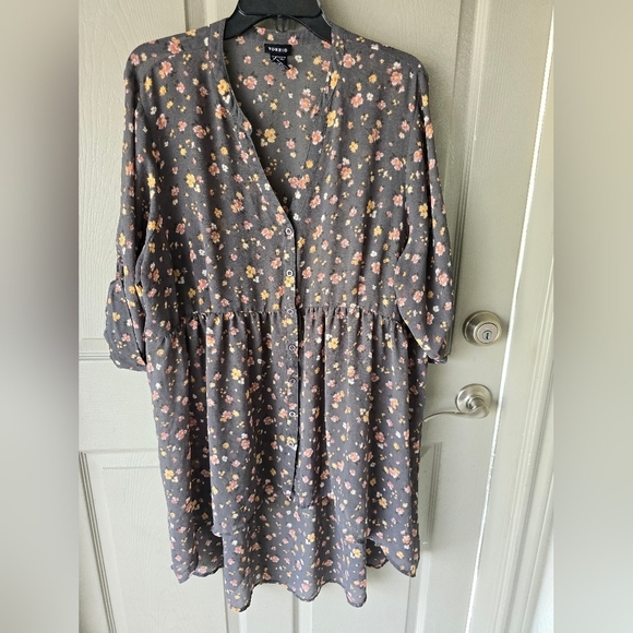 Torrid  Floral Sheer Chiffon Tunic Shirt Sz 2X  Babydoll High Low Roll Tab Sleev - Picture 2 of 12